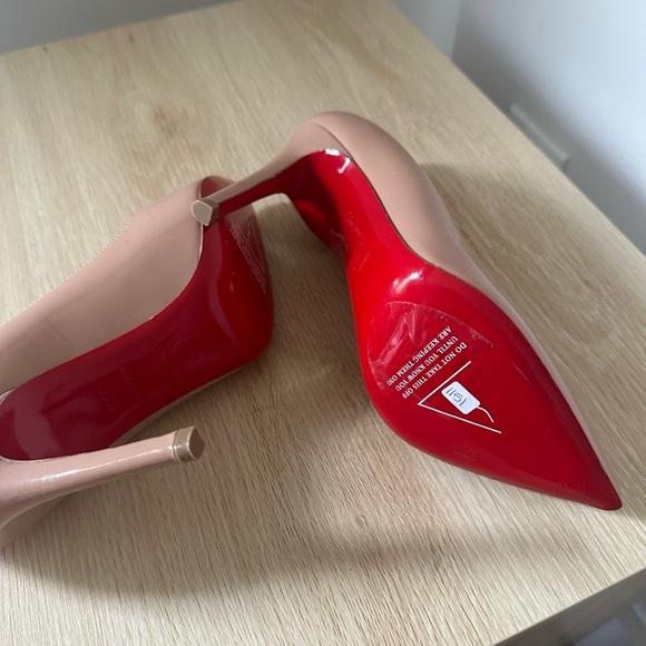 CHRISTIAN LOUBOUTIN
Pigalle Follies 85 patent-leather pumps - Picture 10 of 11